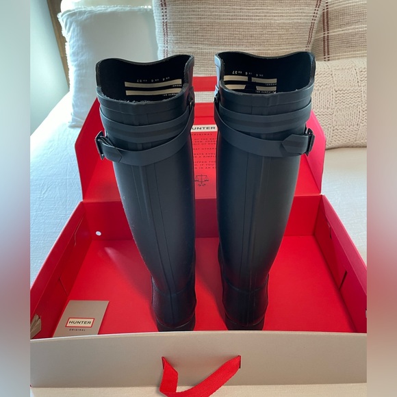 Hunter women’s, black, tall rain boots! - Picture 6 of 9